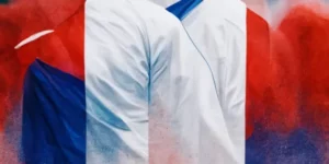 Картина с двумя футболистами в экипировке расцветки Франции